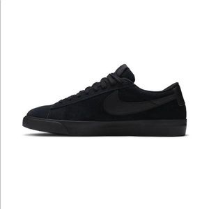Blazer Low LE Triple Black